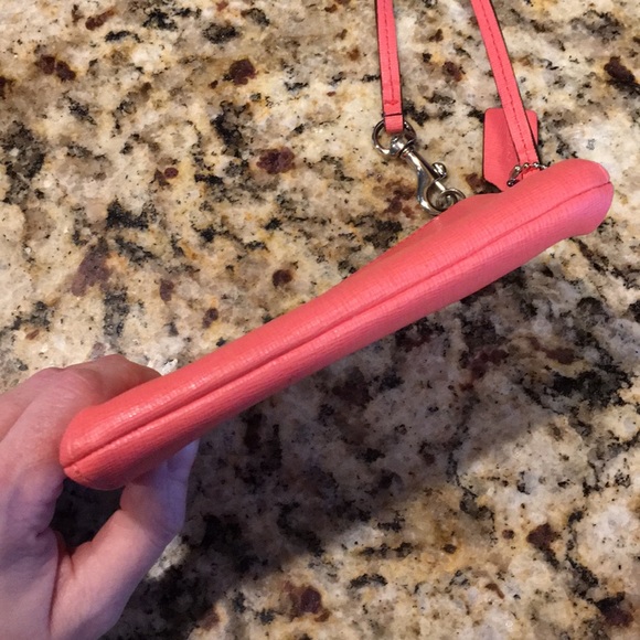 Coach saffiano wristlet in coral - Picture 4 of 6